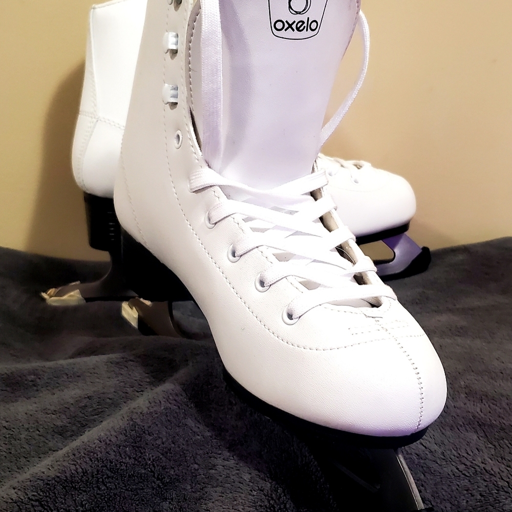 White Women's Figure Ice Skates - Classic Lace-Up Design - Picture 2 of 10